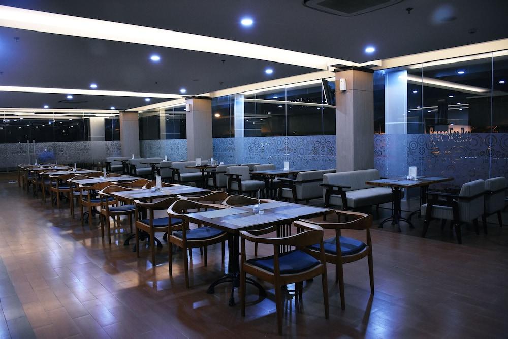 Terraz Tree Hotel Jakarta Exterior foto
