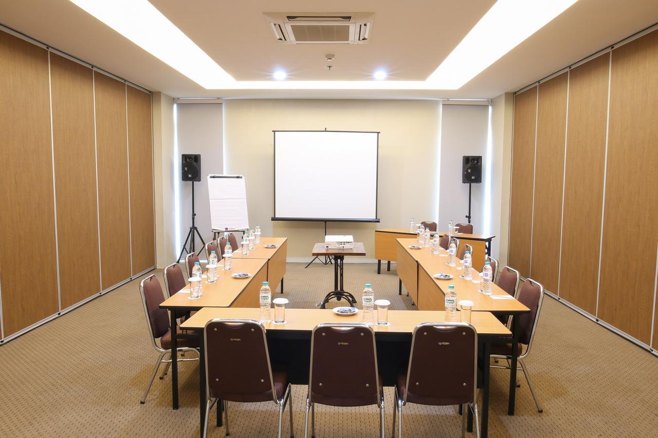 Terraz Tree Hotel Jakarta Exterior foto
